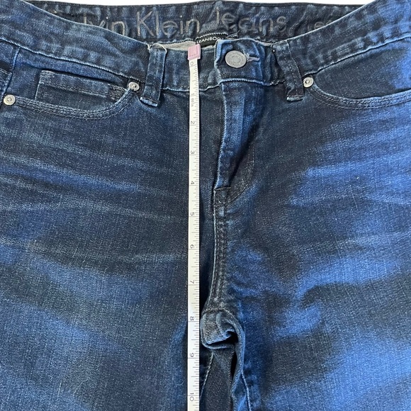 4/27 Calvin Klein lean bootcut dark wash jeans with button closure back pocket - Picture 6 of 7